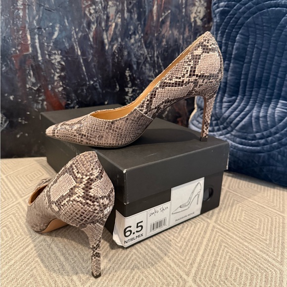 Banana Republic Snakeskin Heels - Tan and Brown - Picture 2 of 4